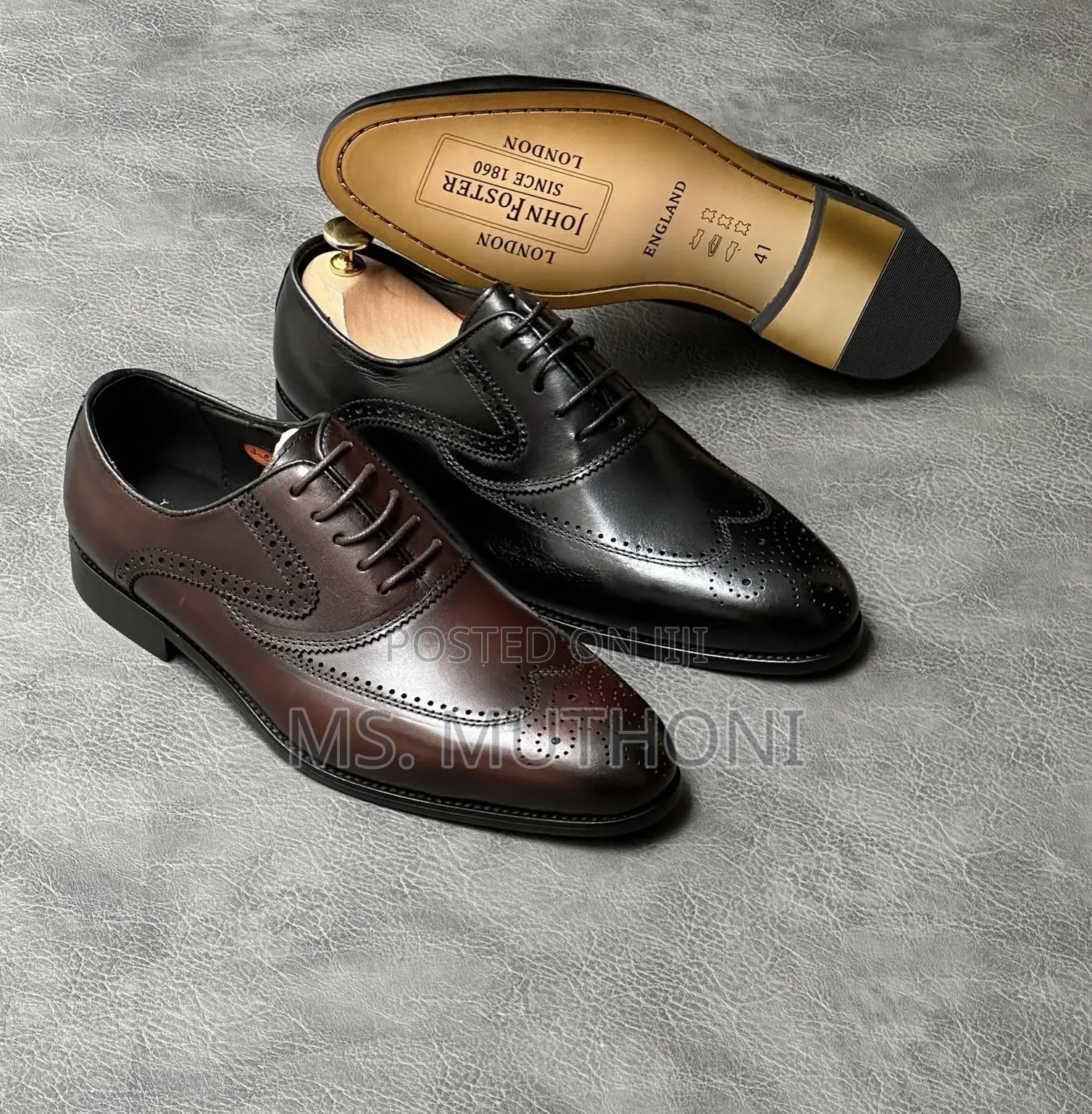 Wingtip Brogue Oxford Style Crafted From Leather.