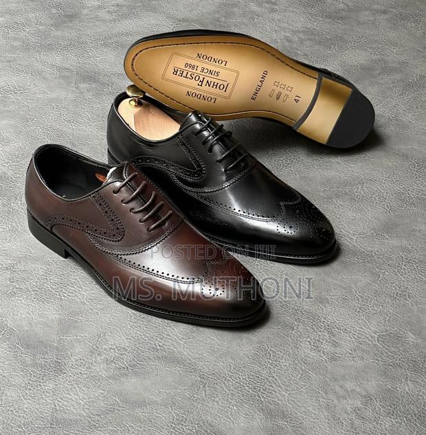 Wingtip Brogue Oxford Style Crafted From Leather.