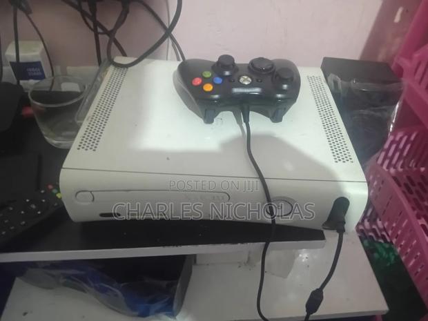 Xbox360 White Chipped With 23 Games - thumbnail 2