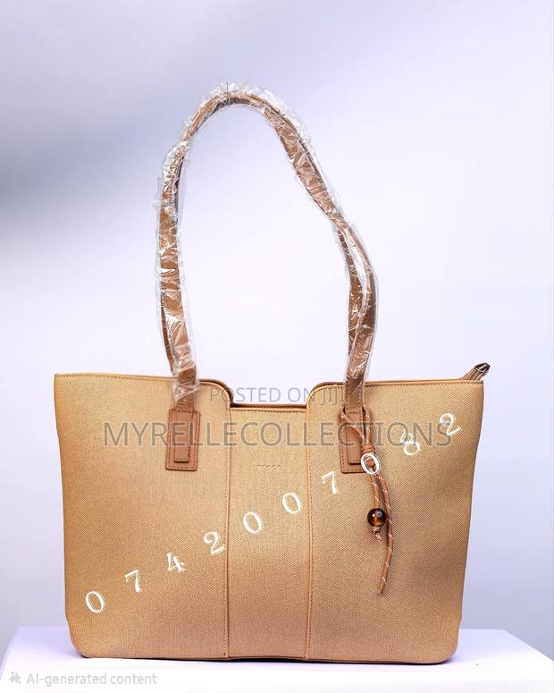 Unique, Spacious Beautiful Handbags for Ladies - thumbnail 3