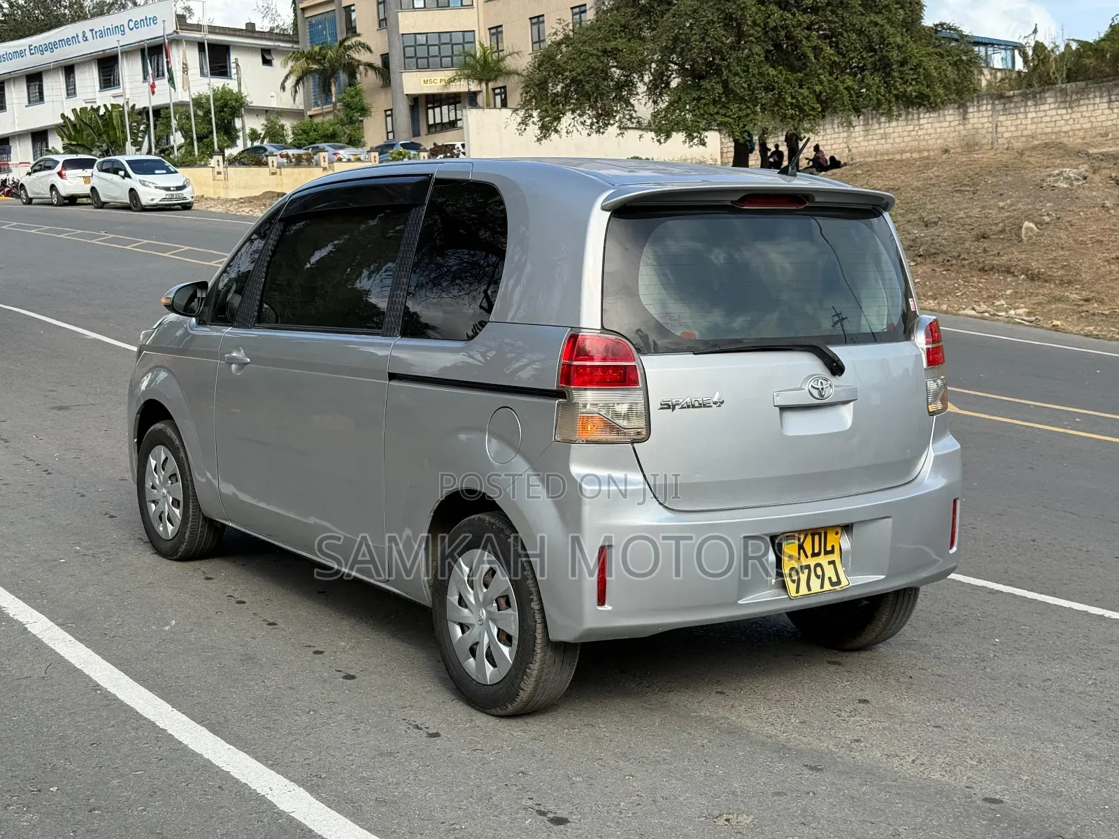 Toyota Spade 2017 Off white