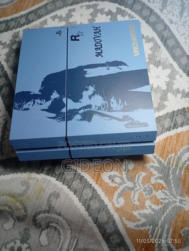 Play Station Console 4