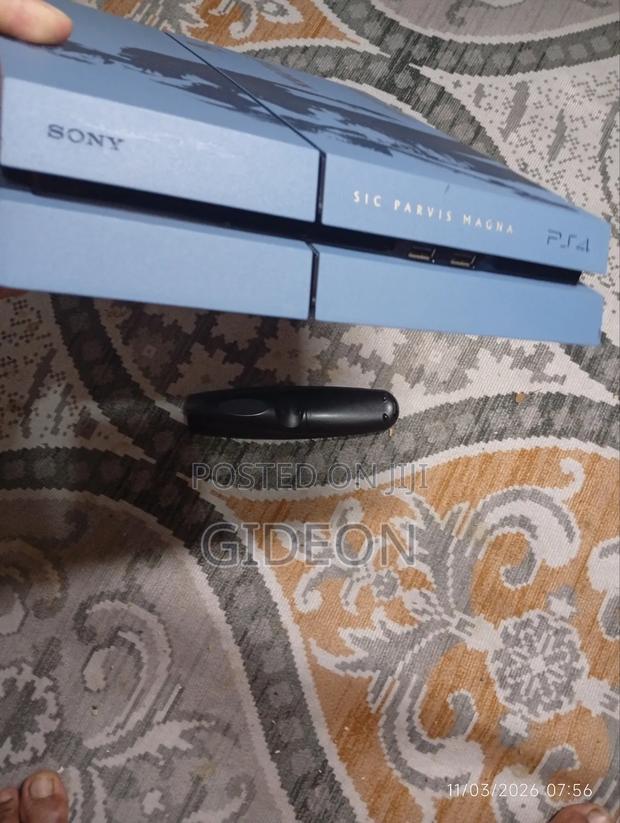 Play Station Console 4 - thumbnail 5