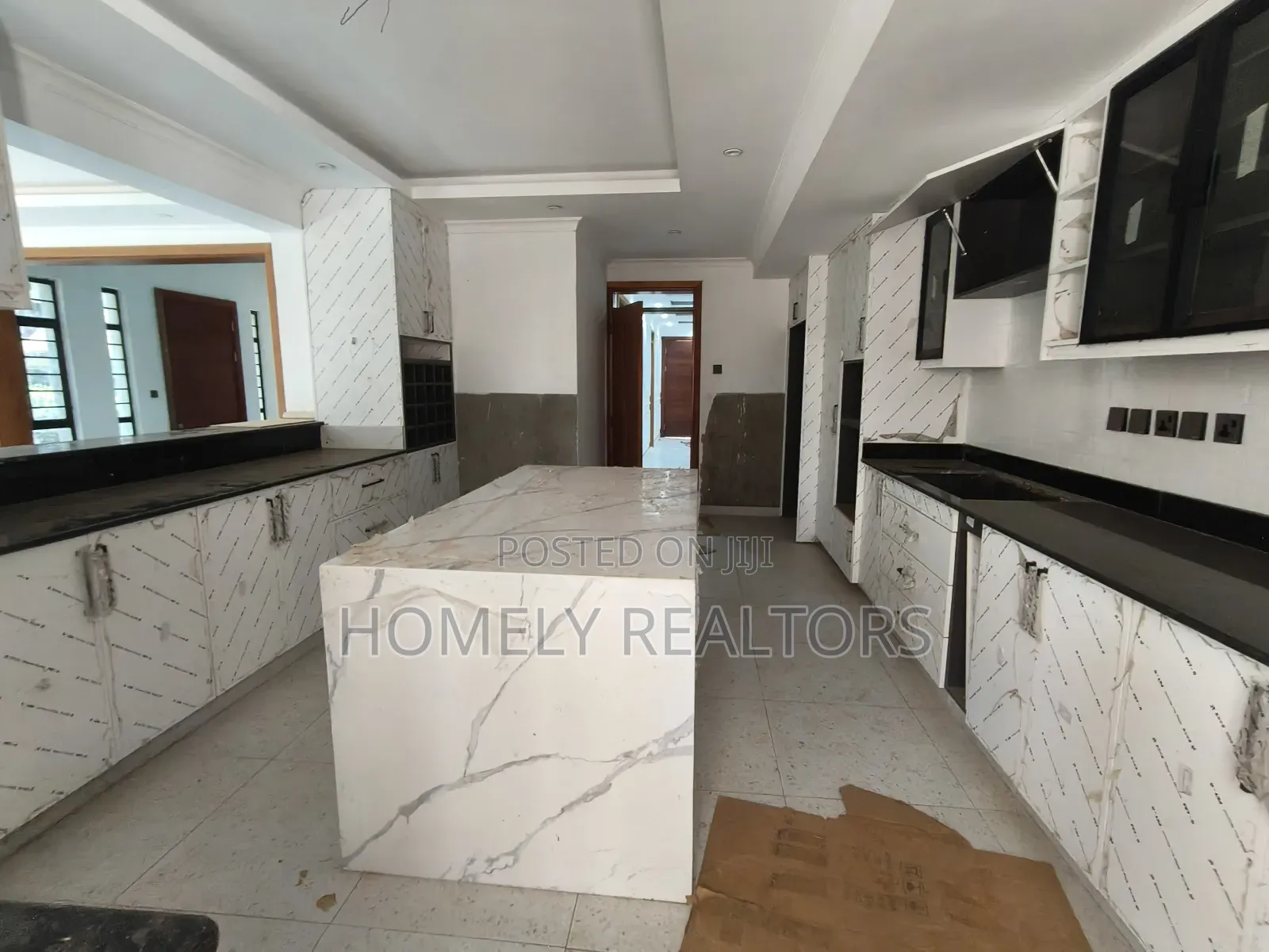 5bdrm Maisonette in Kerarapon Drive for rent