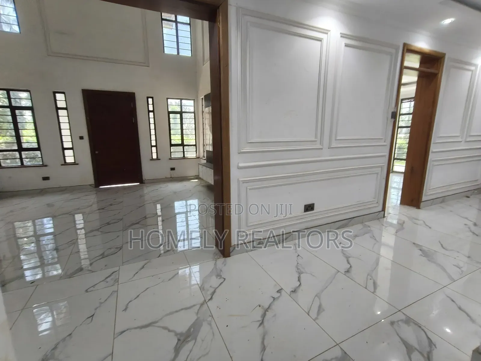 5bdrm Maisonette in Kerarapon Drive for rent