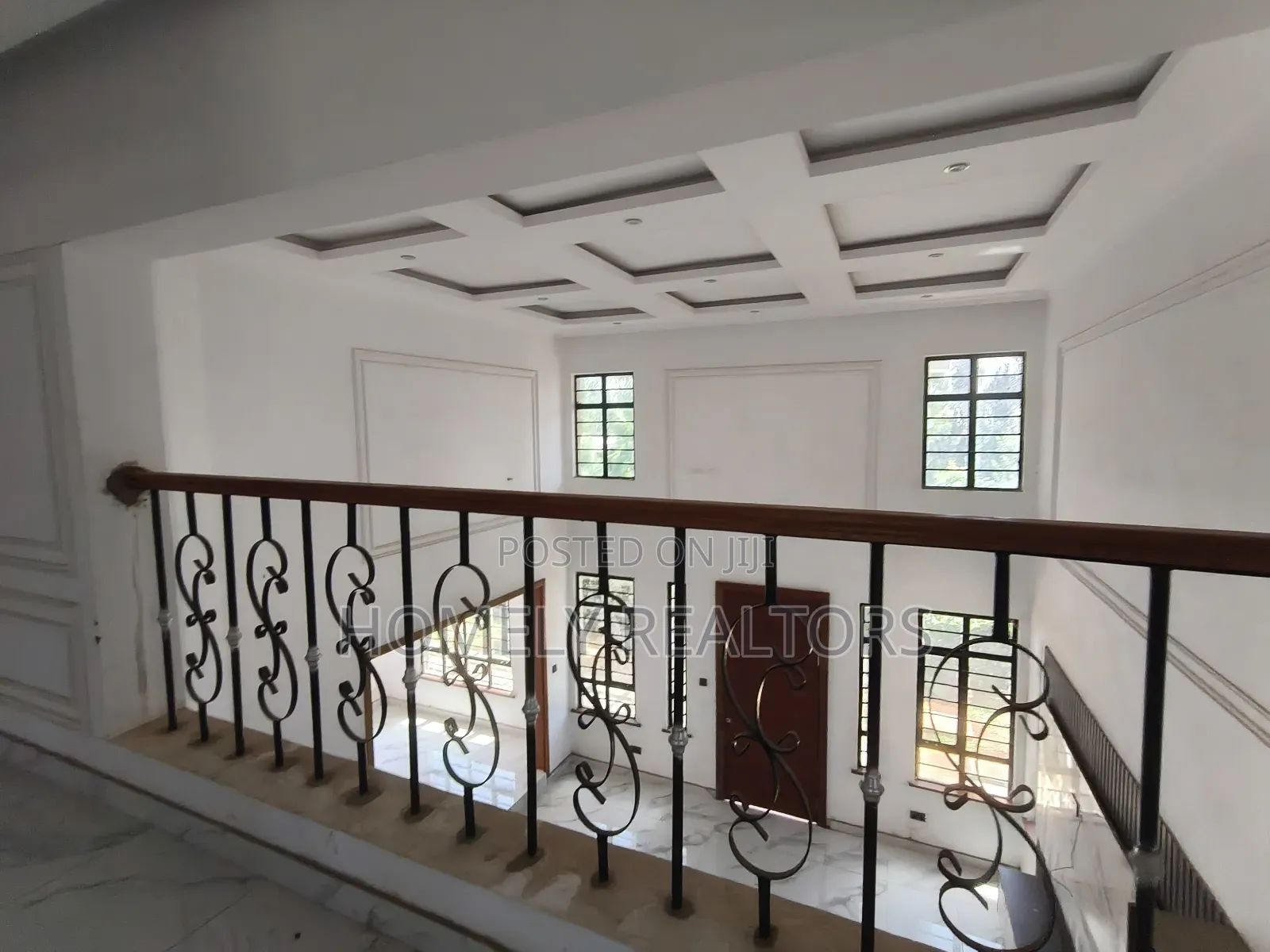 5bdrm Maisonette in Kerarapon Drive for rent
