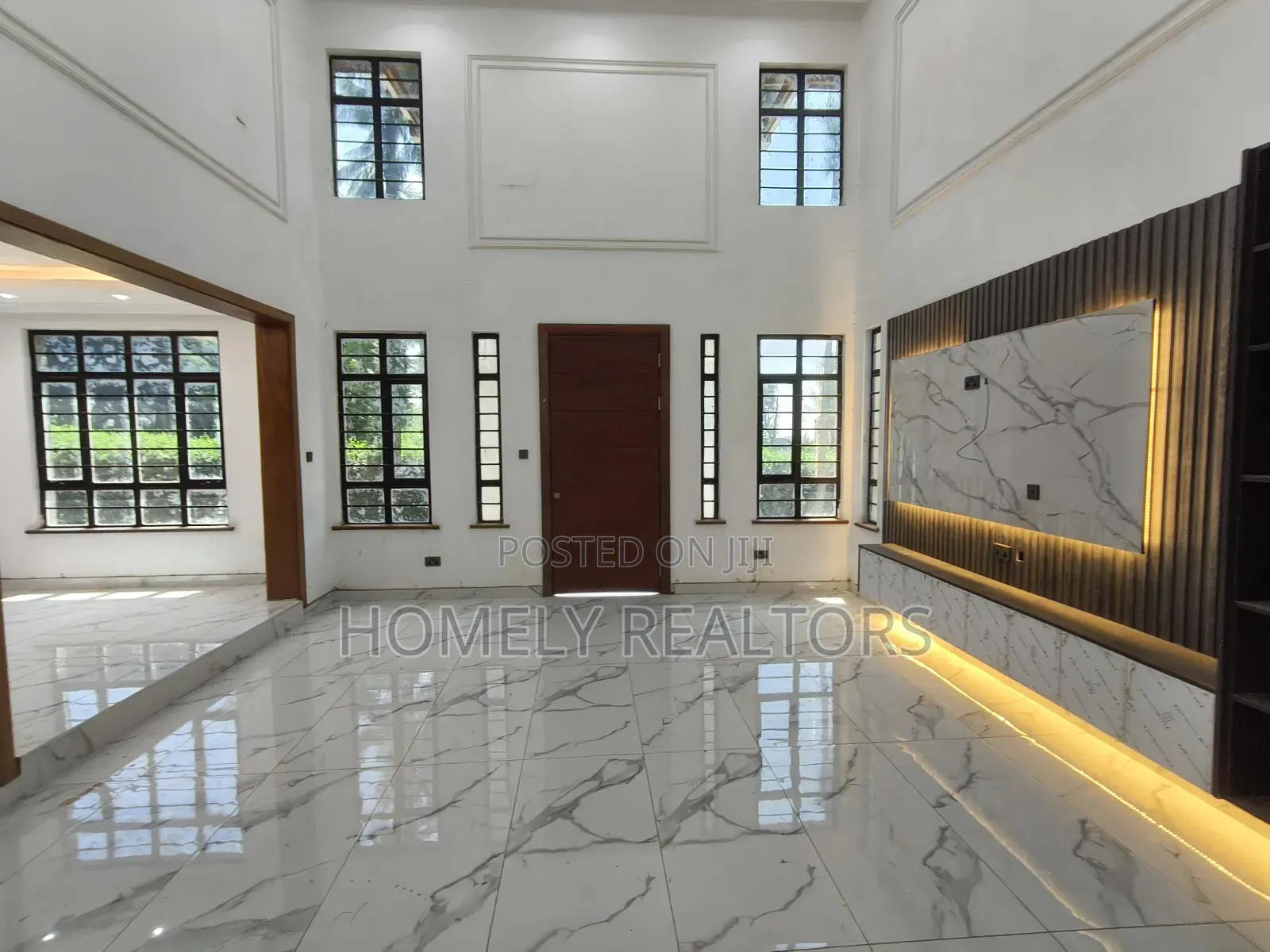 5bdrm Maisonette in Kerarapon Drive for rent
