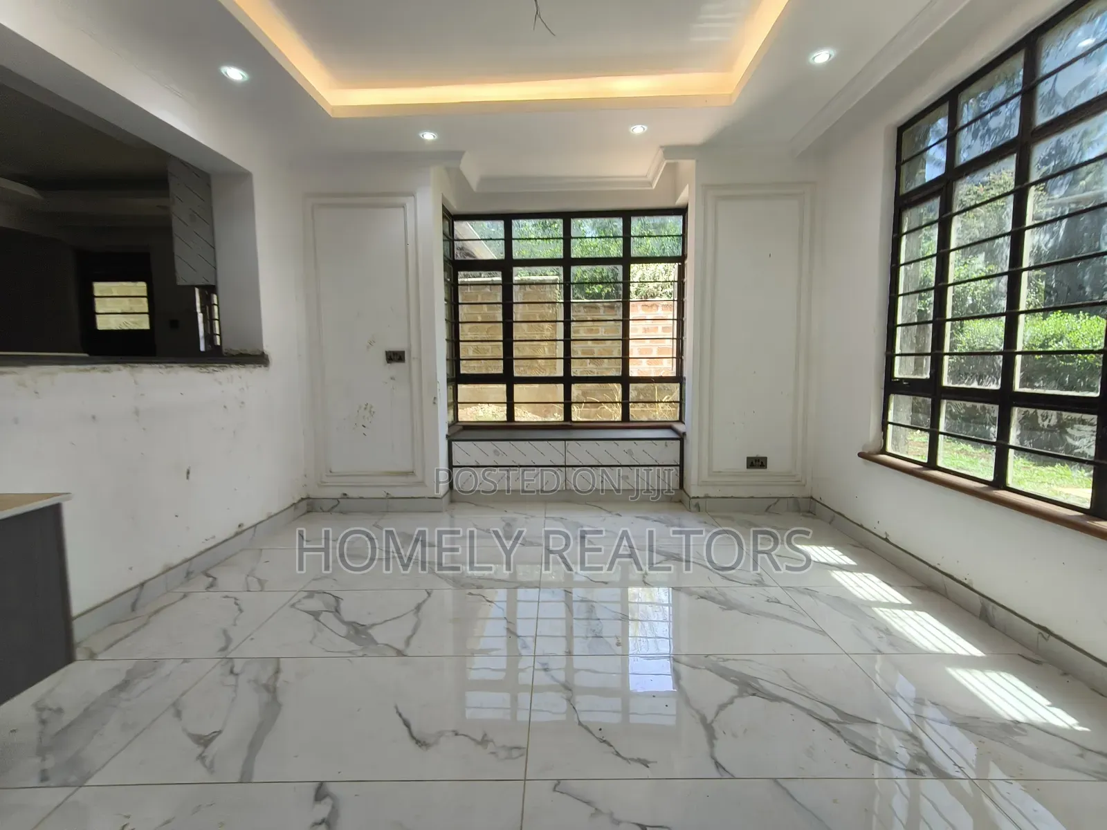 5bdrm Maisonette in Kerarapon Drive for rent