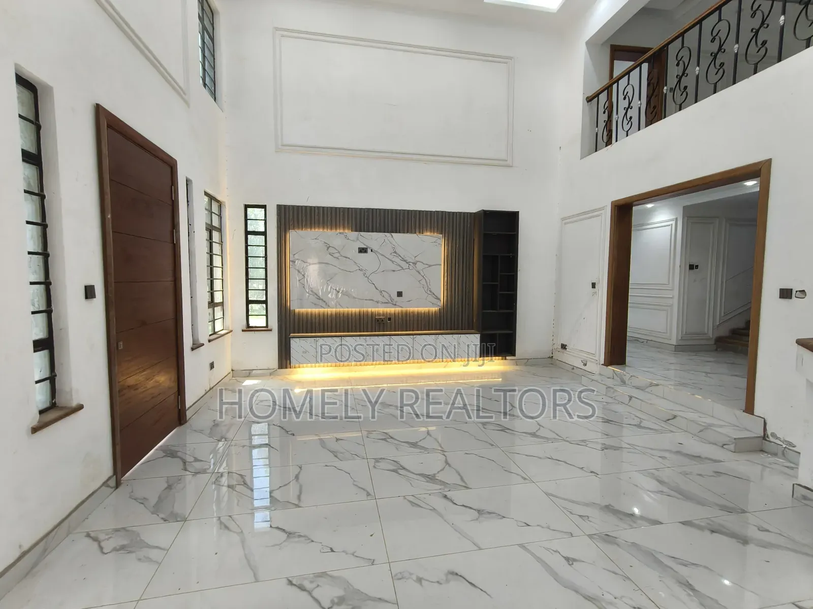 5bdrm Maisonette in Kerarapon Drive for rent