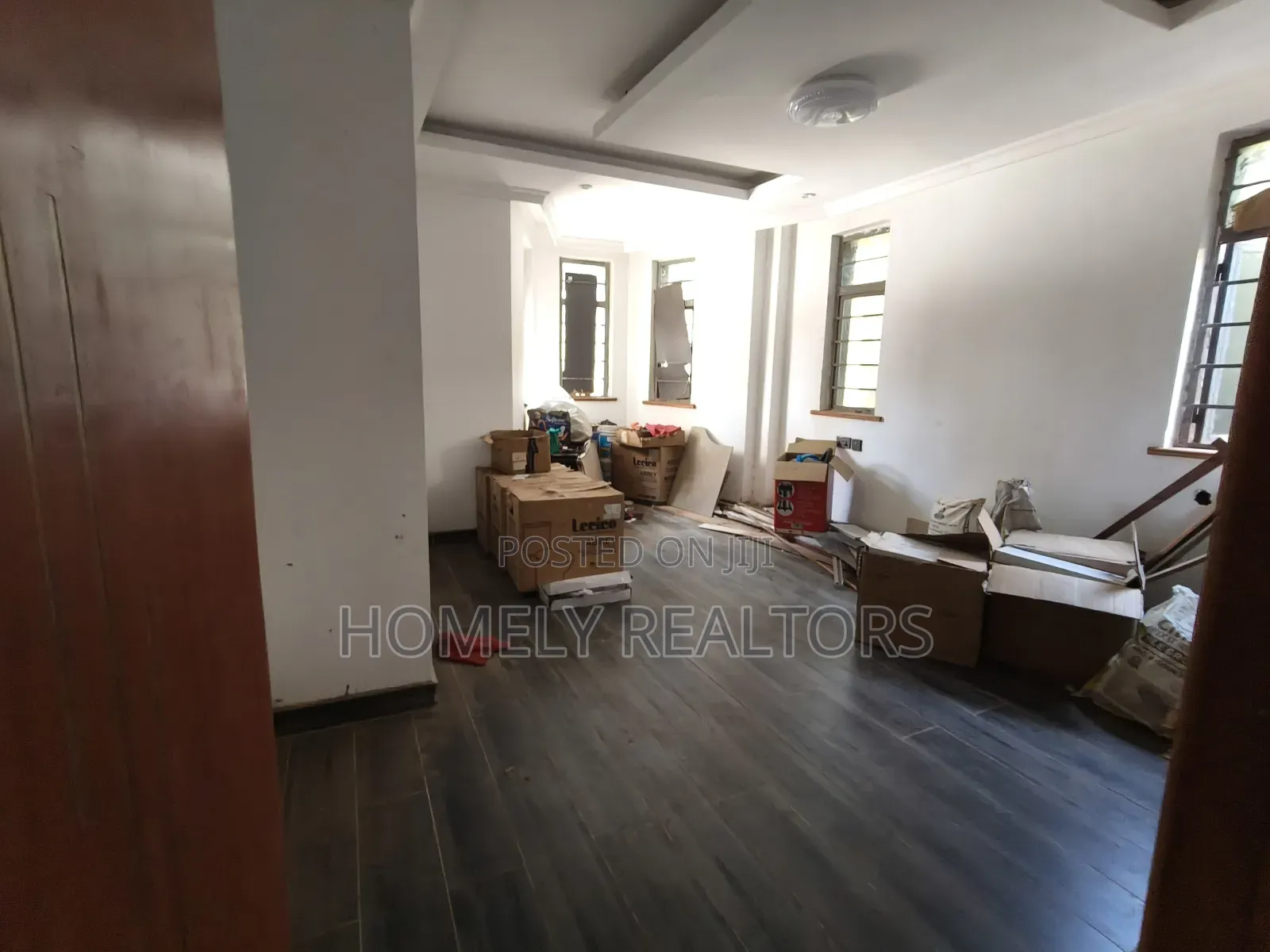 5bdrm Maisonette in Kerarapon Drive for rent