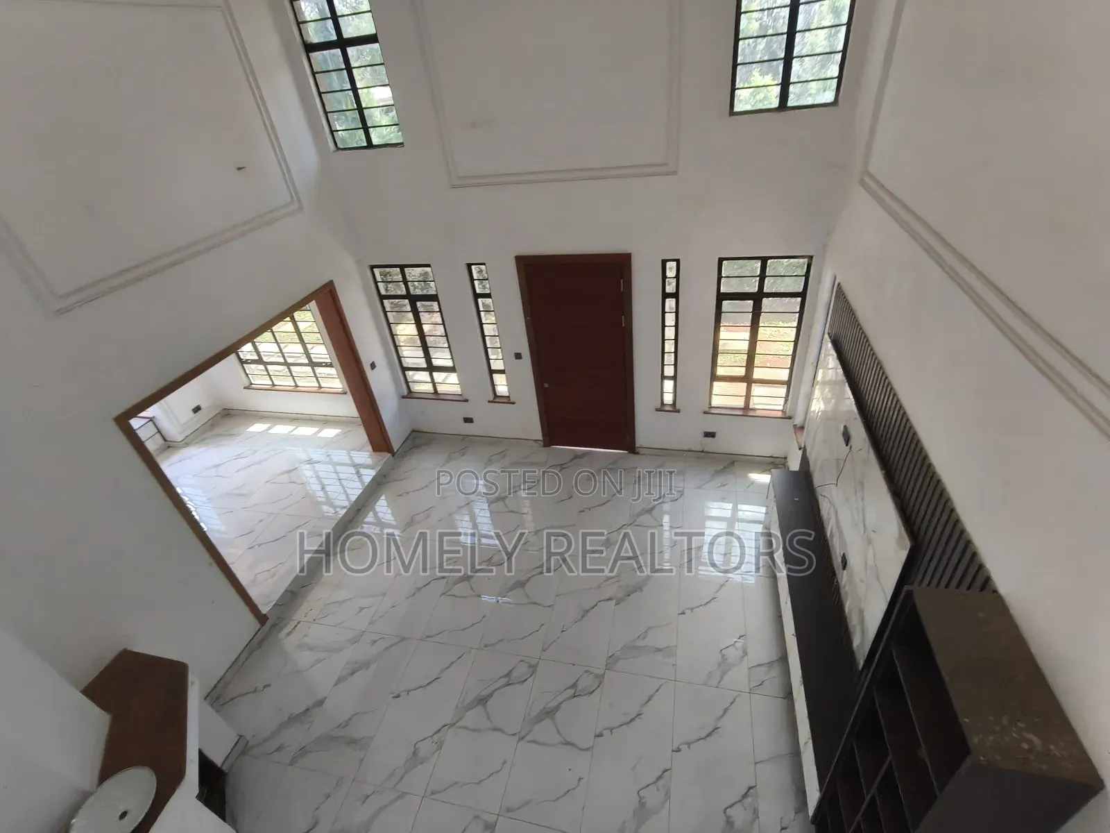 5bdrm Maisonette in Kerarapon Drive for rent