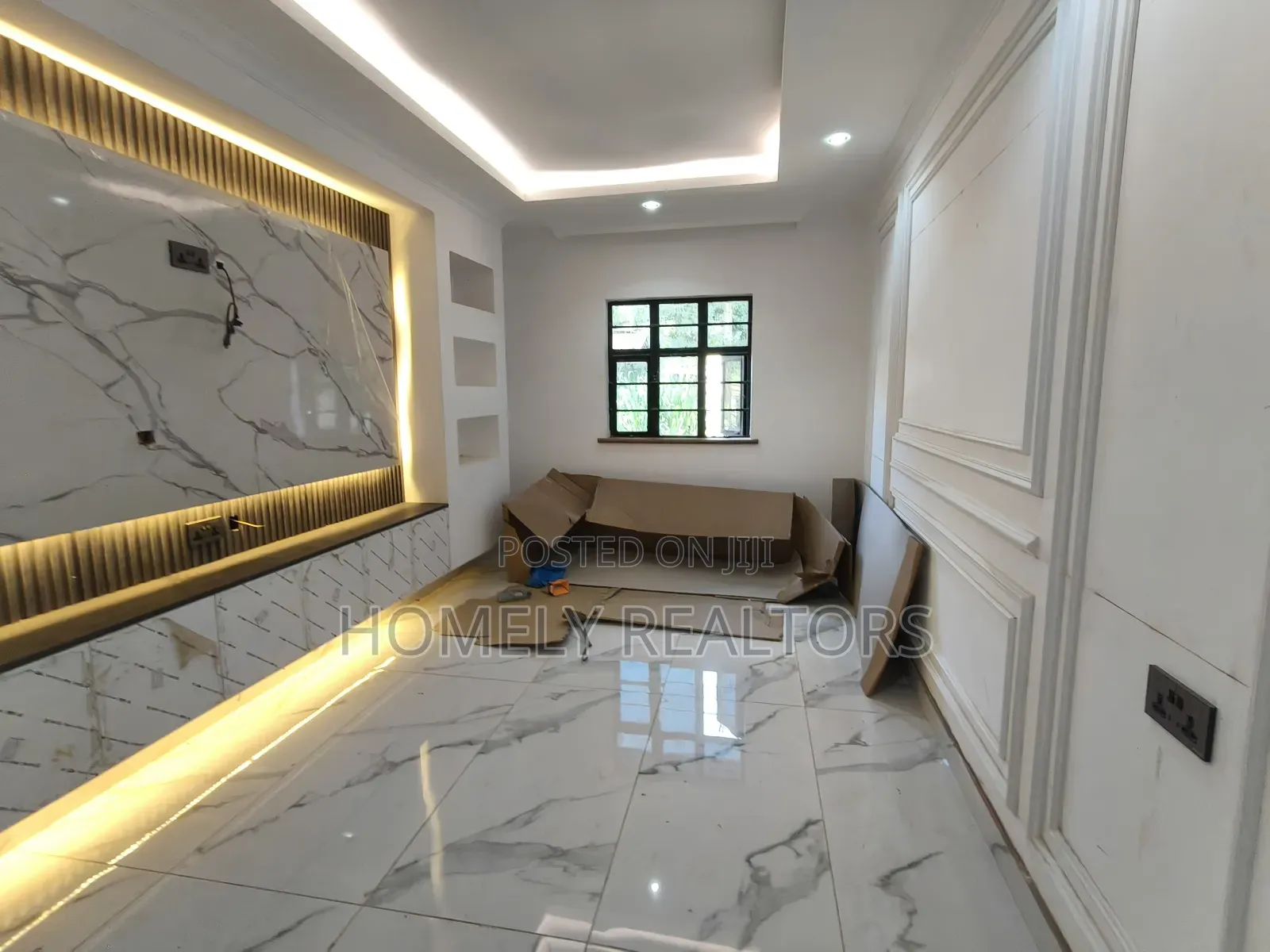 5bdrm Maisonette in Kerarapon Drive for rent