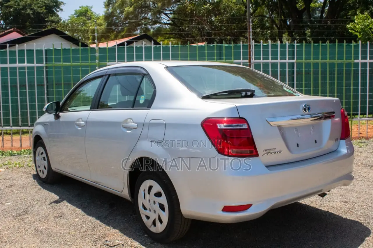 Toyota Axio 2018 Silver