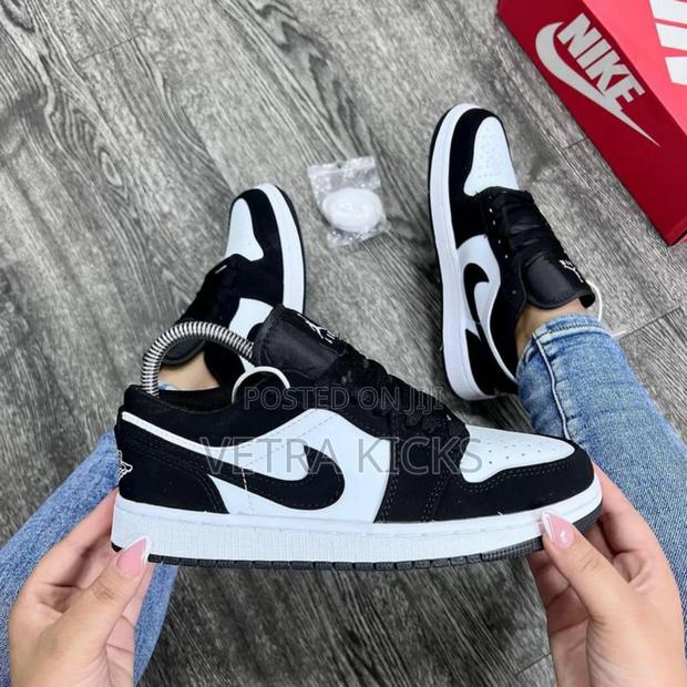 Air Jordan 1 Low Black White Panda - thumbnail 3
