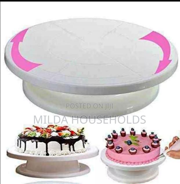 Cake Turntable.