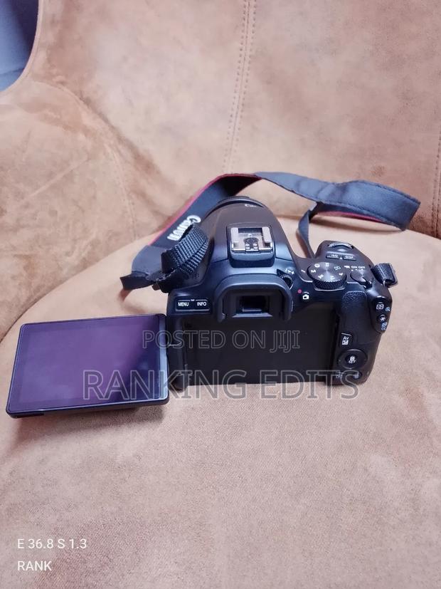 Canon 250 D - main view