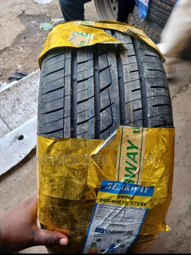 245/40r18 Bearway - main view