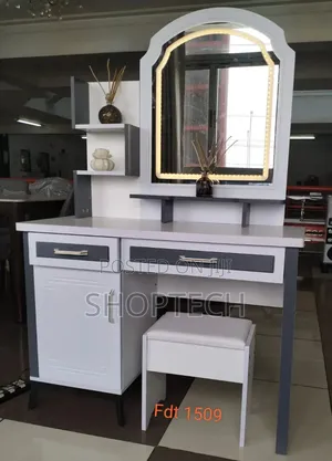 Executive Big Dressing Table With Sliding Mirror