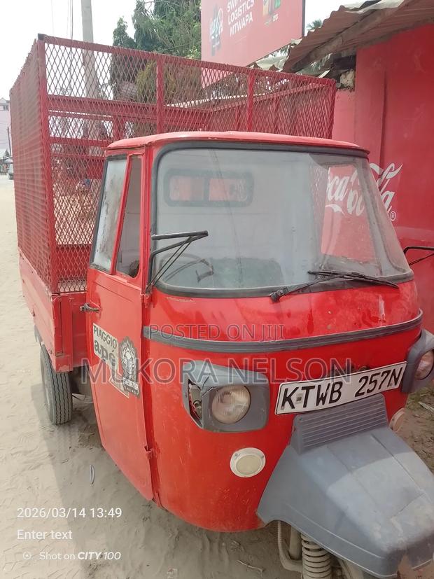 Piaggio 2022 Red - thumbnail 3