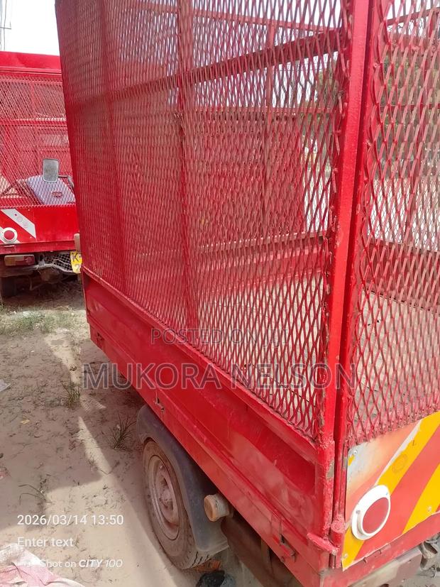 Piaggio 2022 Red - thumbnail 4