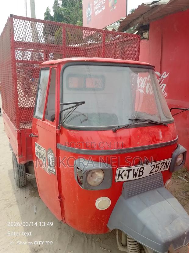 Piaggio 2022 Red - thumbnail 10