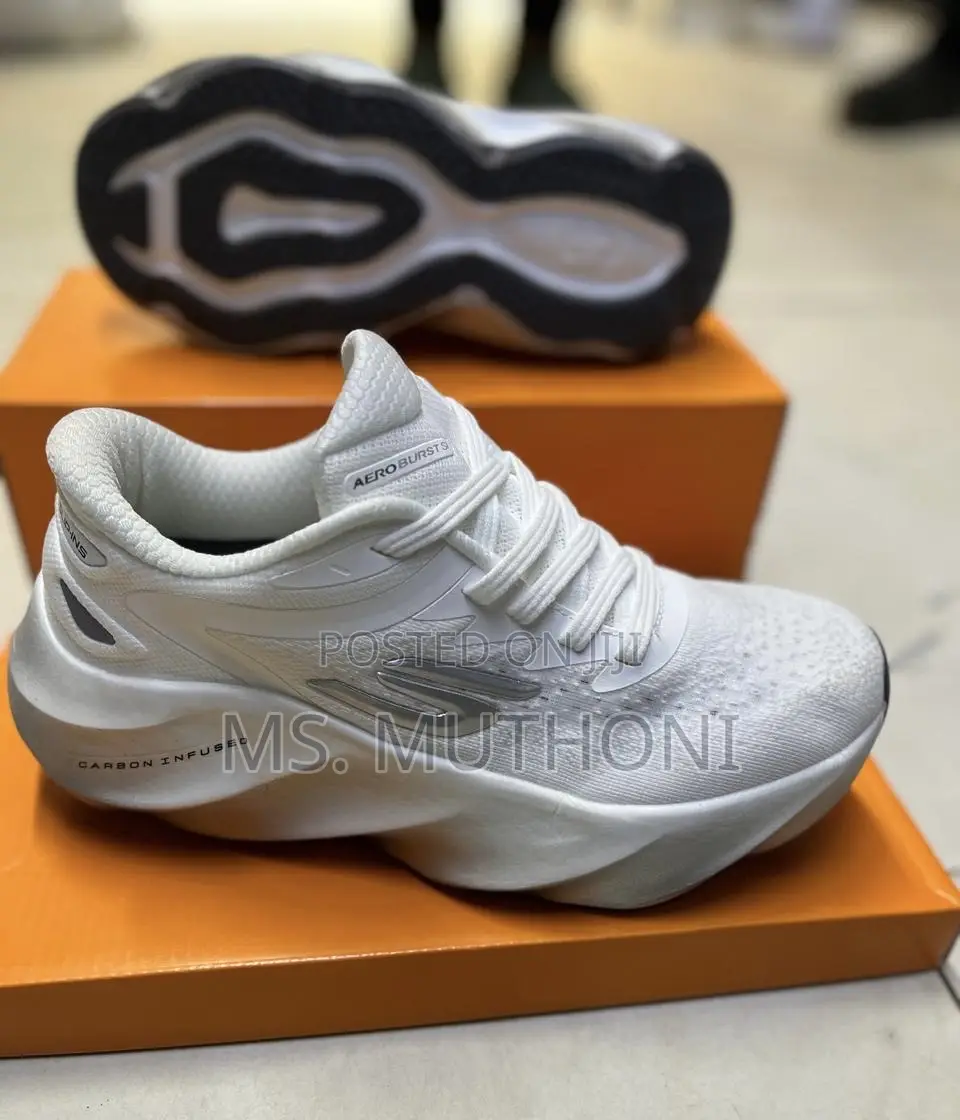 Men's Running Shoes With Carbon-Infused Technology