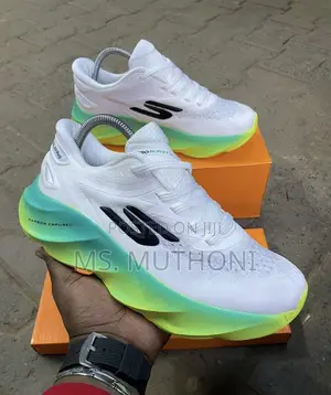 Men's Running Shoes With Carbon-Infused Technology