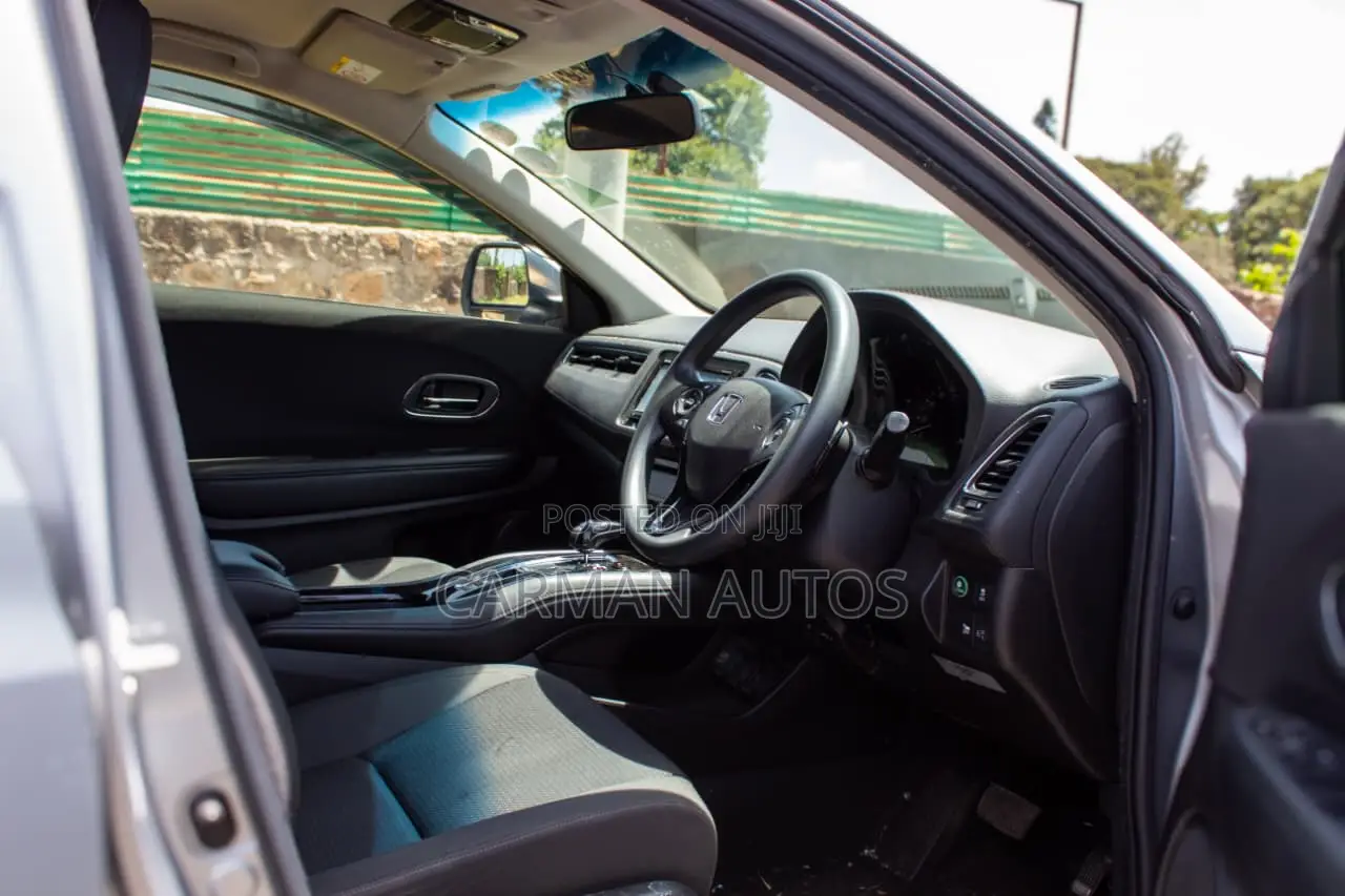 Honda Vezel 2018 Silver