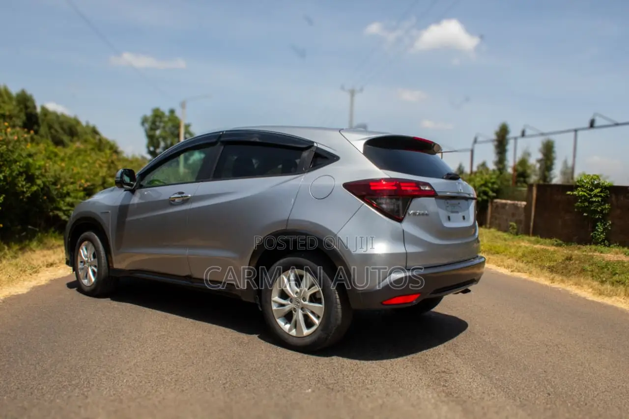 Honda Vezel 2018 Silver