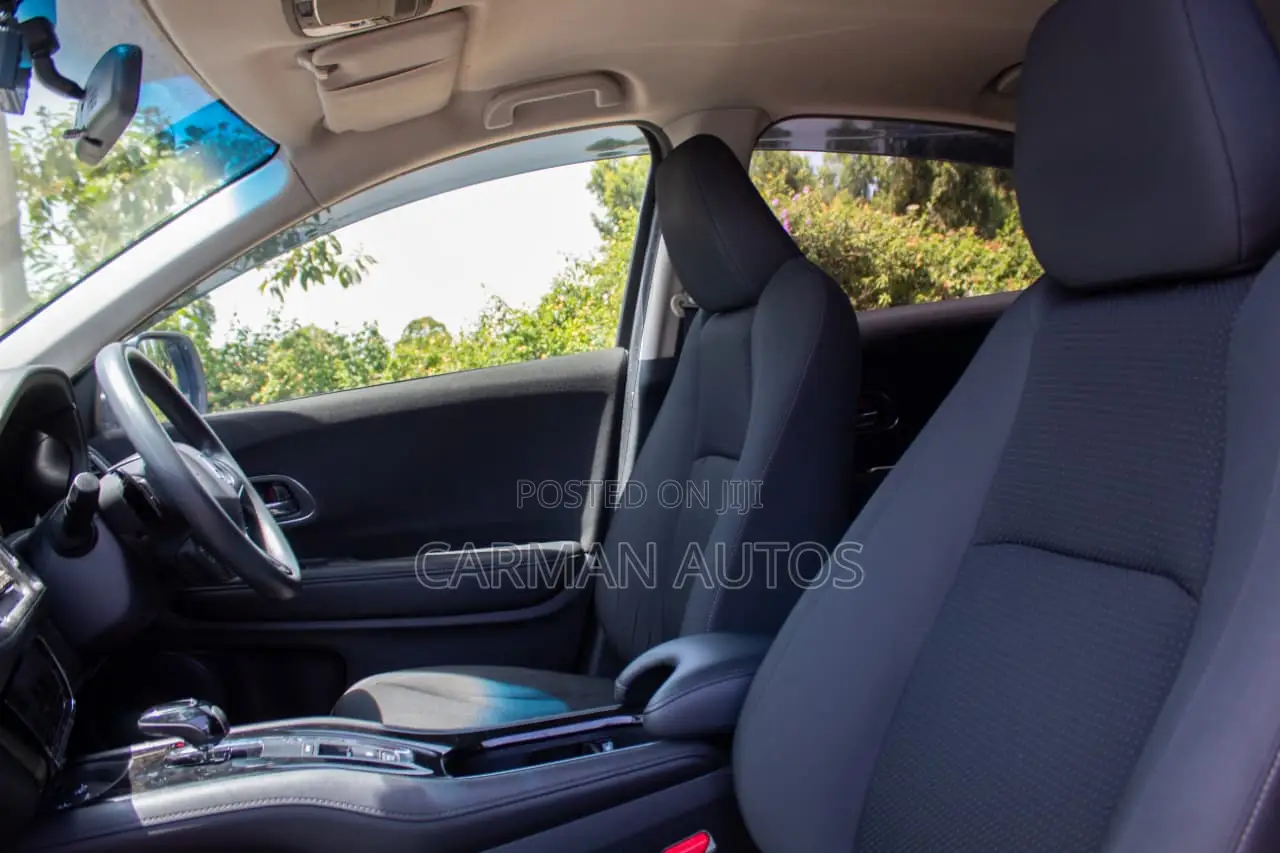 Honda Vezel 2018 Silver
