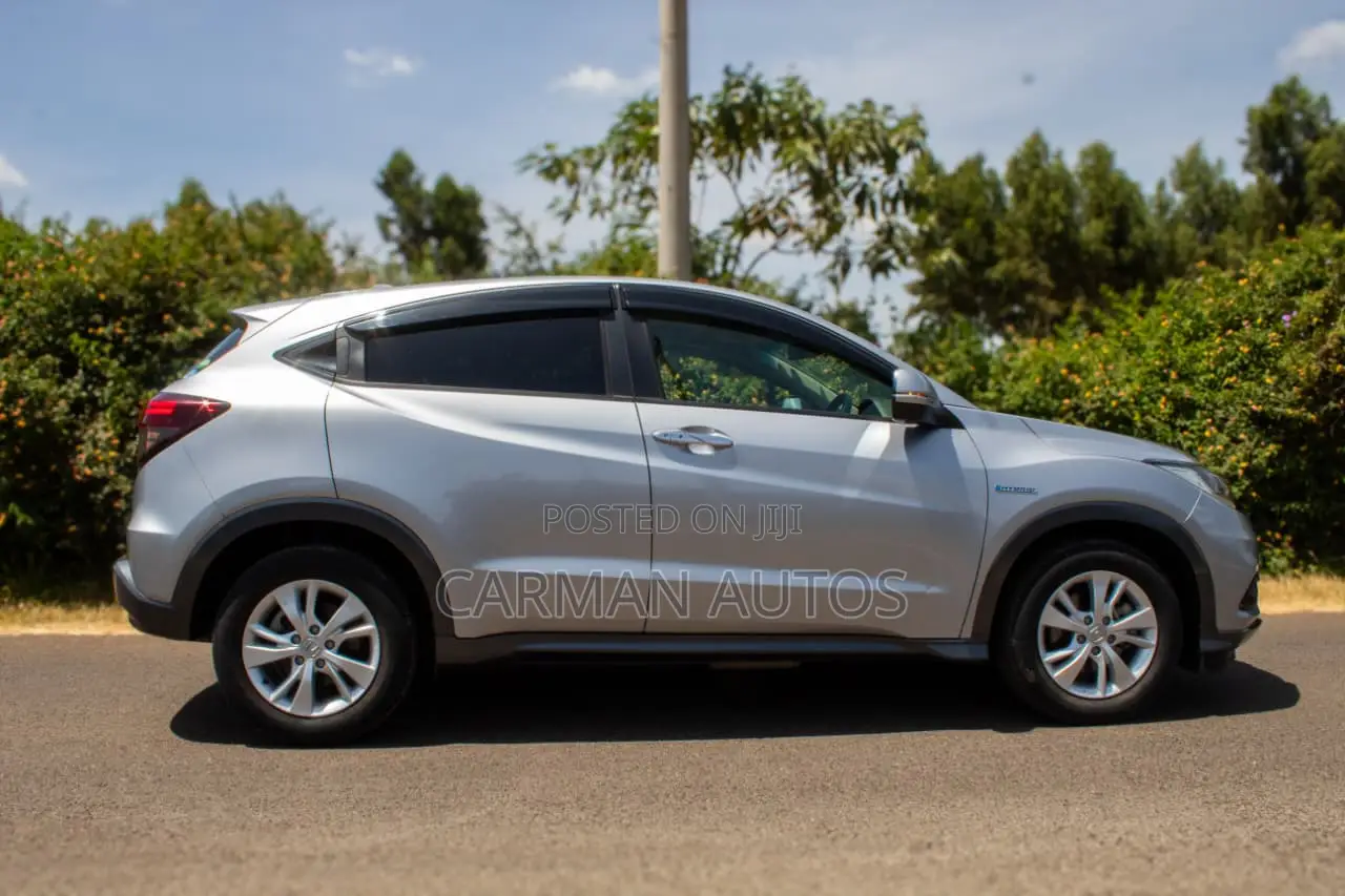 Honda Vezel 2018 Silver