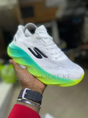 Sketchers Aero-Burst in Stock