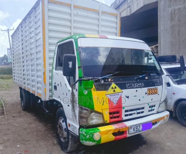 Isuzu NPR 2014 Model - main view