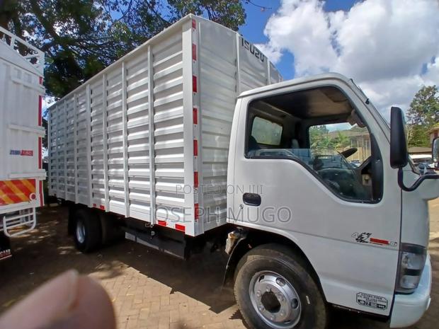 Isuzu NPR Truck - thumbnail 3