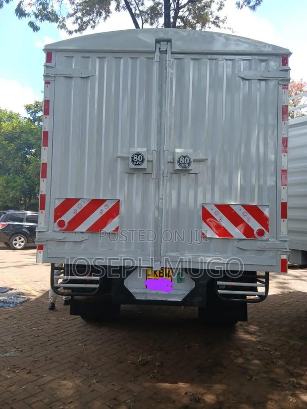 Isuzu NPR Truck - thumbnail 4