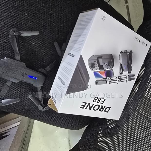 Foldable E88 Pro Drone With One-key Takeoff & 360° Flips - thumbnail 4