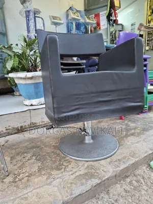 Barber Chair / Kinyozi
