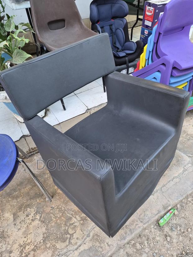 Barber Chair / Kinyozi - thumbnail 2