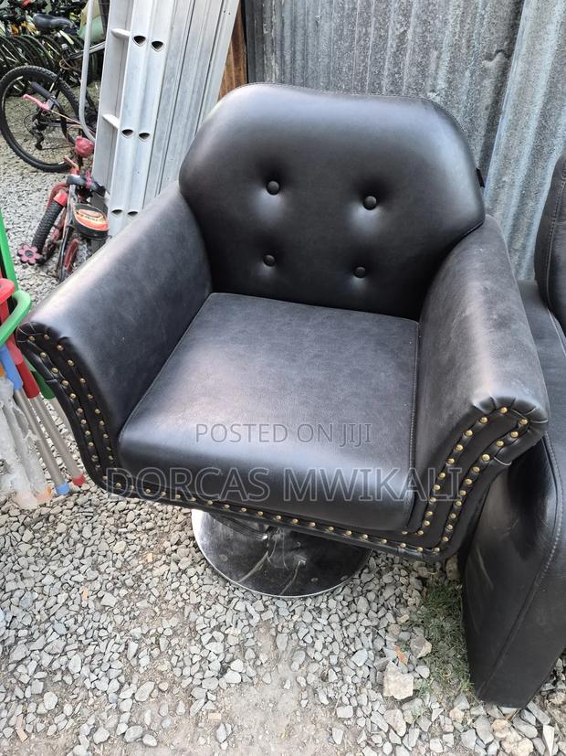 Barber Chair / Kinyozi/ Saloon - thumbnail 3