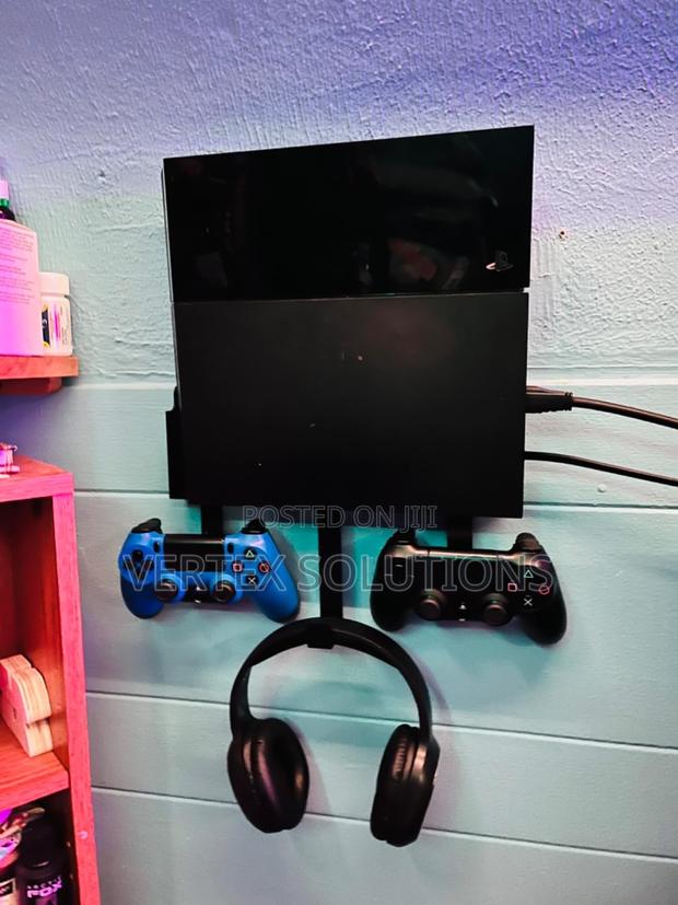 Ps 4 Standard Chipped - main view