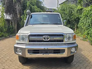 Toyota Land Cruiser 2017 White