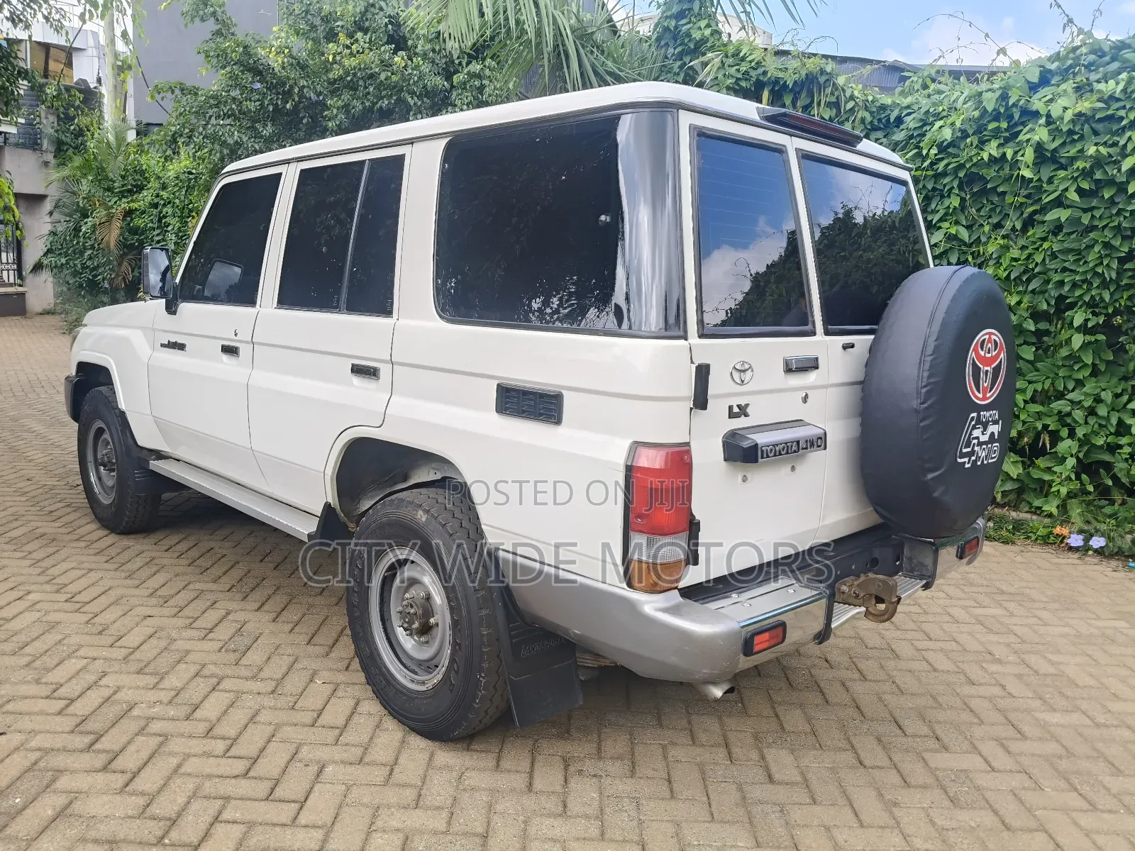 Toyota Land Cruiser 2017 White
