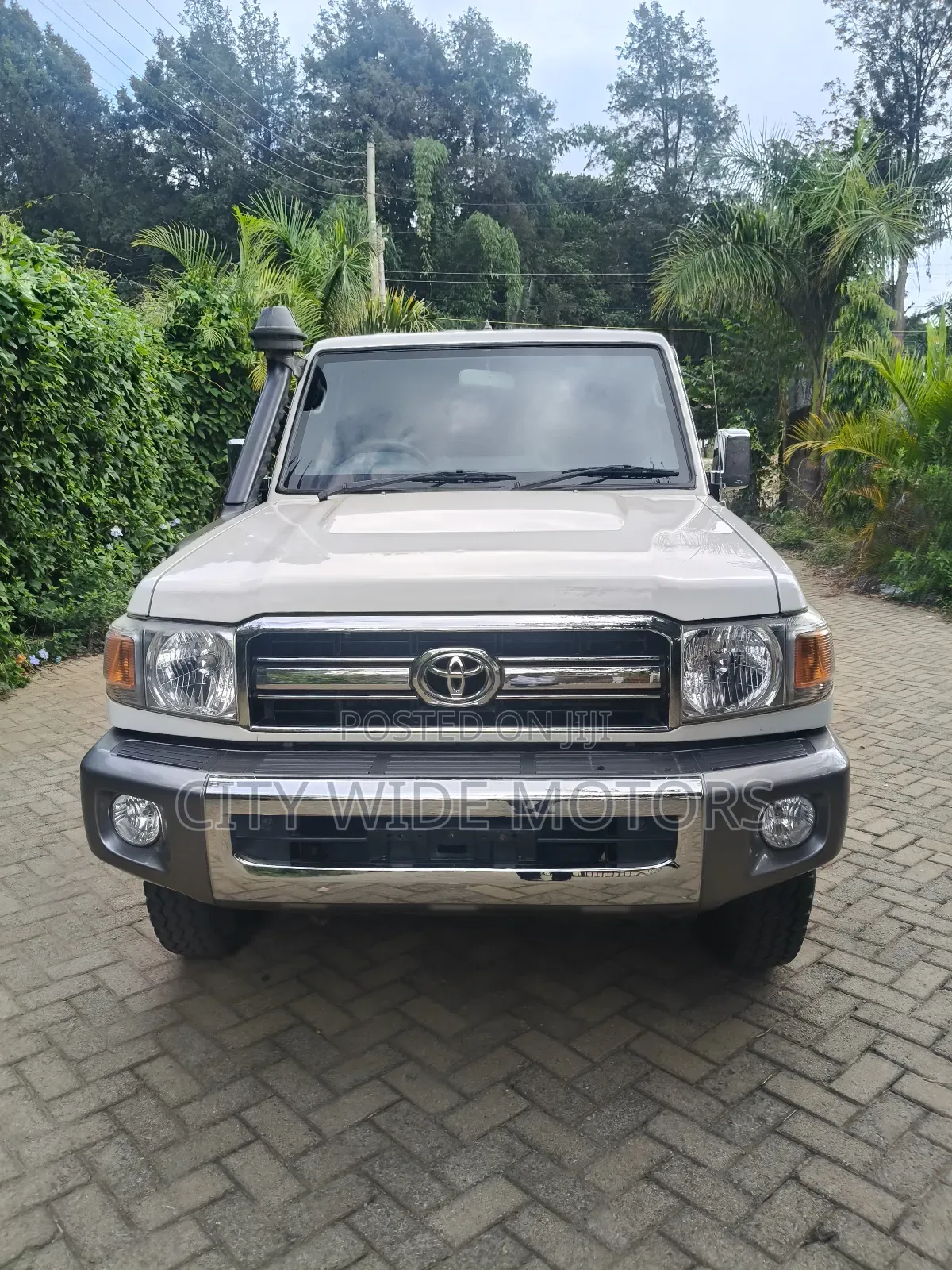 Toyota Land Cruiser 2017 White