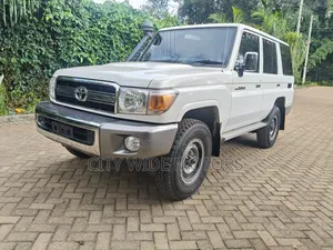 Toyota Land Cruiser 2017 White