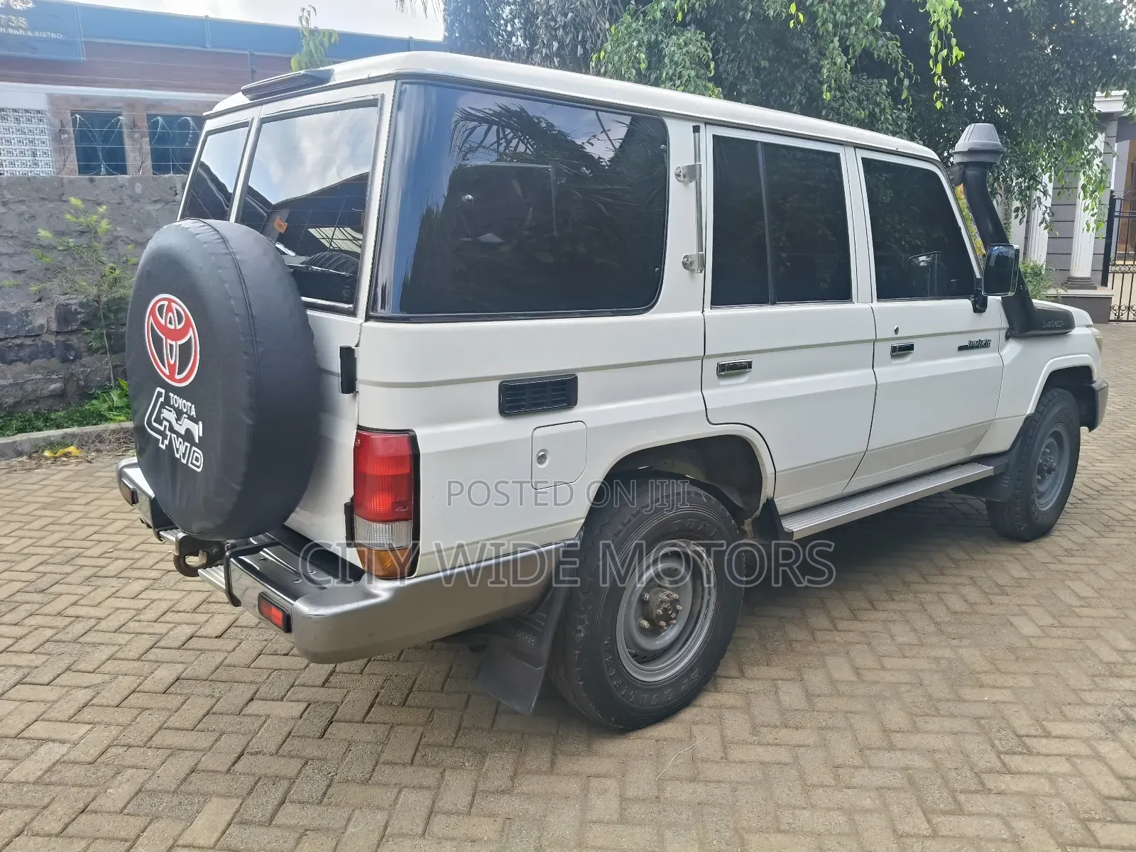 Toyota Land Cruiser 2017 White