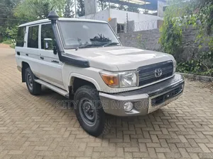 Toyota Land Cruiser 2017 White