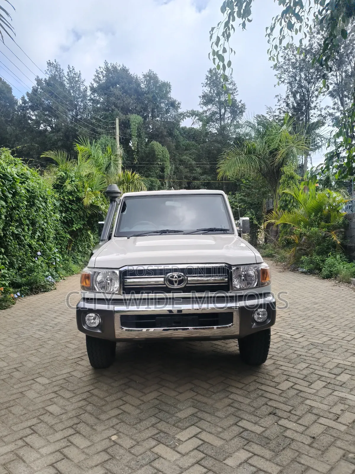 Toyota Land Cruiser 2017 White