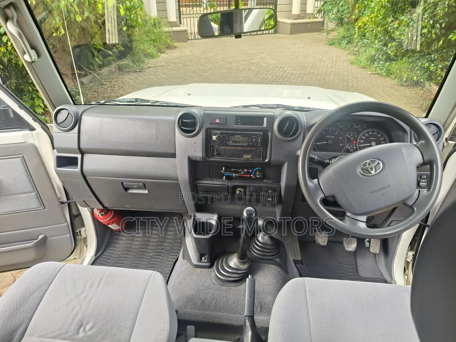 Toyota Land Cruiser 2017 White