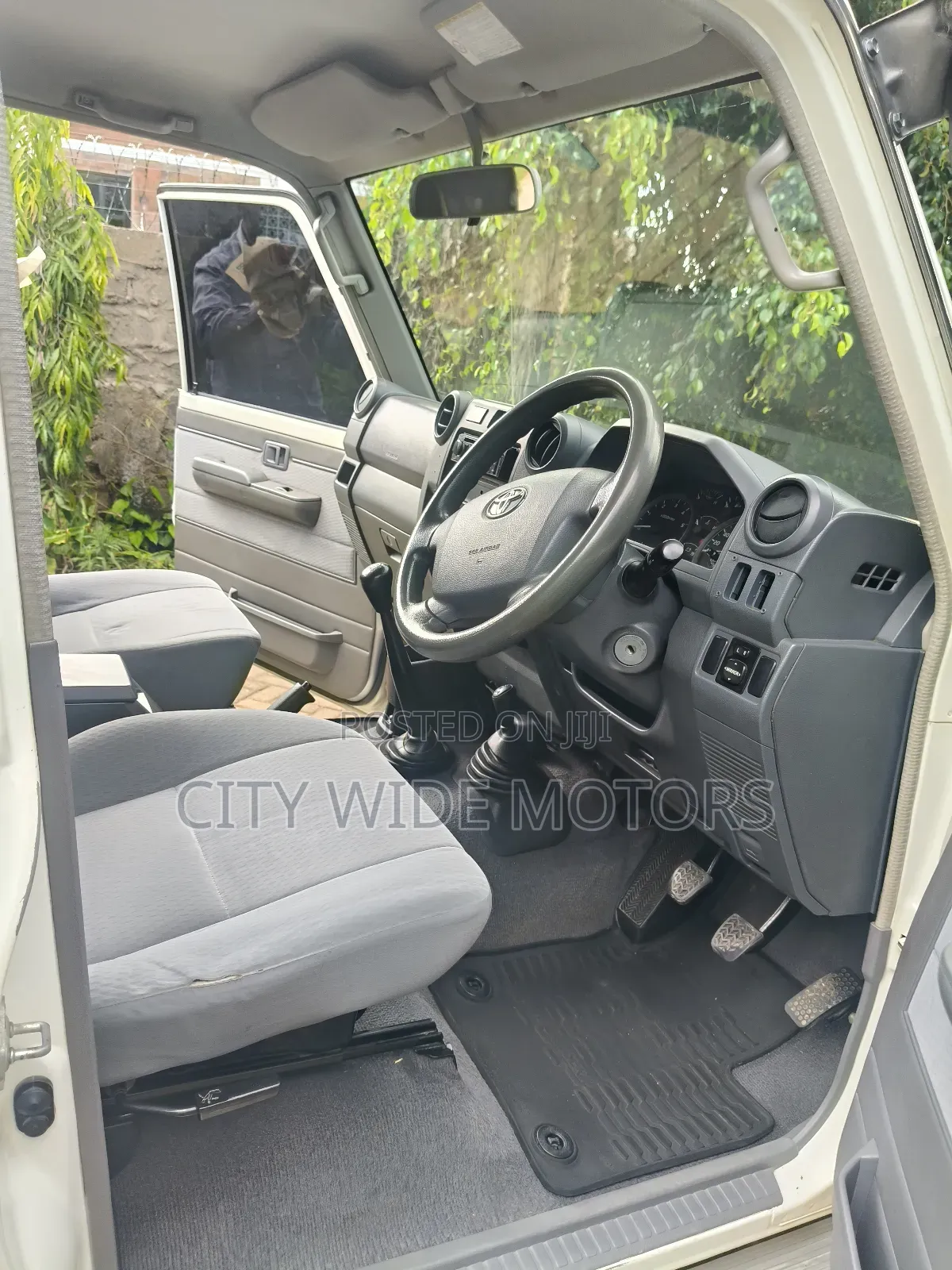 Toyota Land Cruiser 2017 White