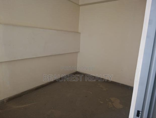 Spacious Office to Let - thumbnail 4